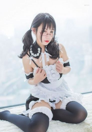 大炕上玩大妈阴户小说