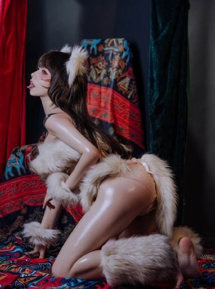 老师主动解开裙子坐在我腿上